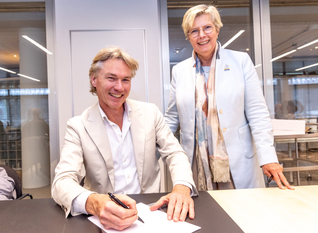 Tien organisaties tekenen nieuwe overeenkomst Beschermd wonen  en Beschermd Thuis met gemeente Apeldoorn